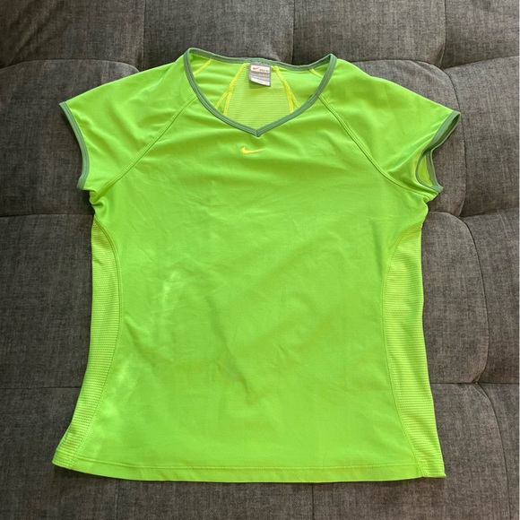 Nike Workout Top - Picture 2 of 3